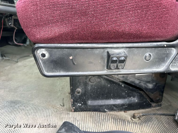 image for item NP9902 1998 Western Star 4964FX  semi truck