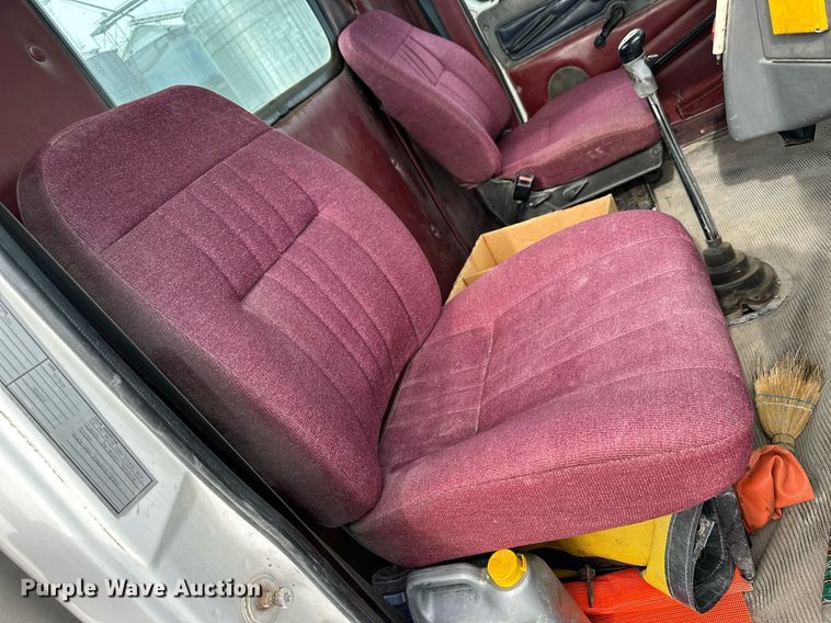 image for item NP9902 1998 Western Star 4964FX  semi truck