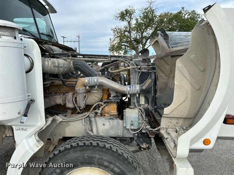 image for item NP9902 1998 Western Star 4964FX  semi truck