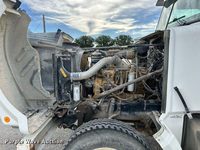 image for item NP9902 1998 Western Star 4964FX  semi truck