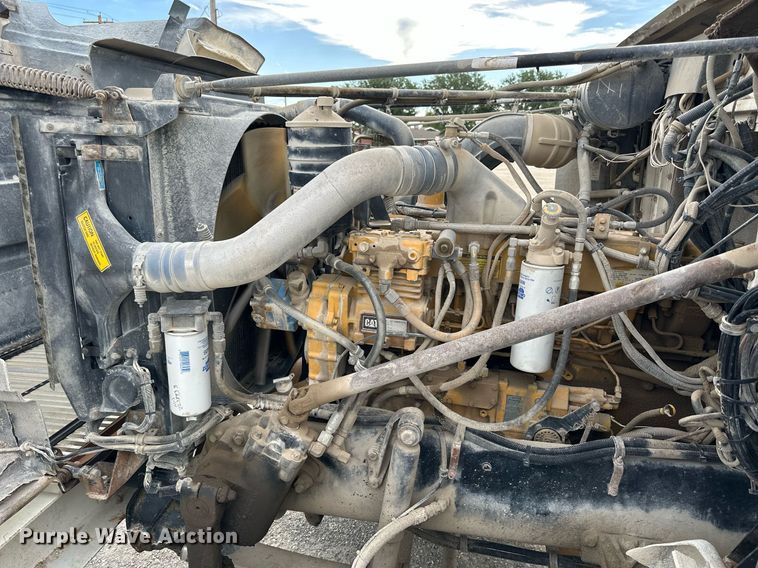 image for item NP9902 1998 Western Star 4964FX  semi truck