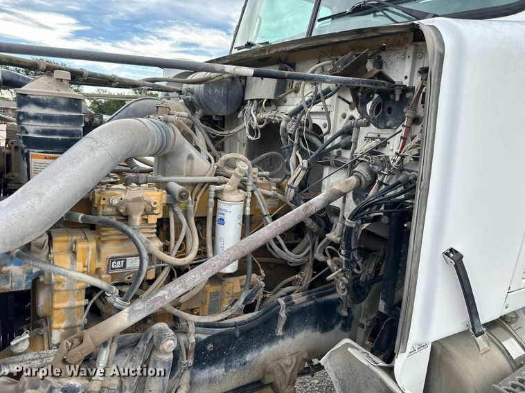 image for item NP9902 1998 Western Star 4964FX  semi truck