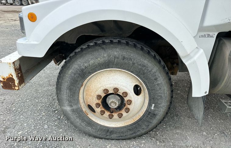 image for item NP9902 1998 Western Star 4964FX  semi truck