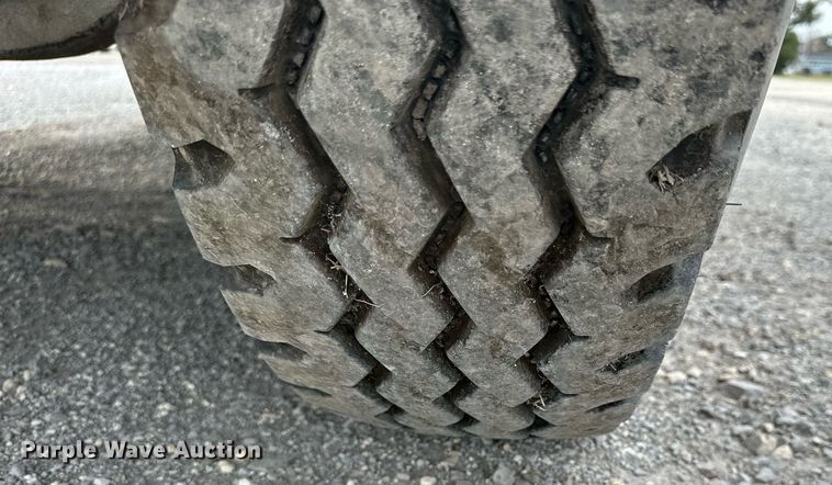 image for item NP9902 1998 Western Star 4964FX  semi truck