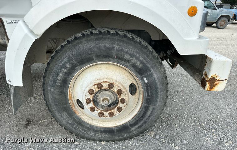 image for item NP9902 1998 Western Star 4964FX  semi truck