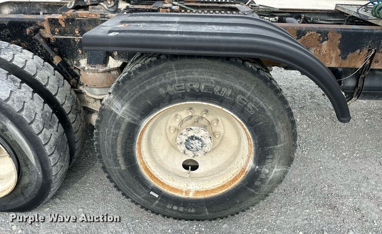 image for item NP9902 1998 Western Star 4964FX  semi truck