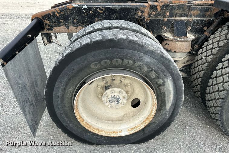 image for item NP9902 1998 Western Star 4964FX  semi truck