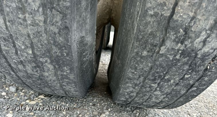 image for item NP9902 1998 Western Star 4964FX  semi truck