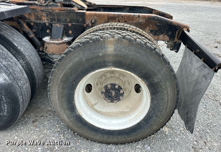 image for item NP9902 1998 Western Star 4964FX  semi truck