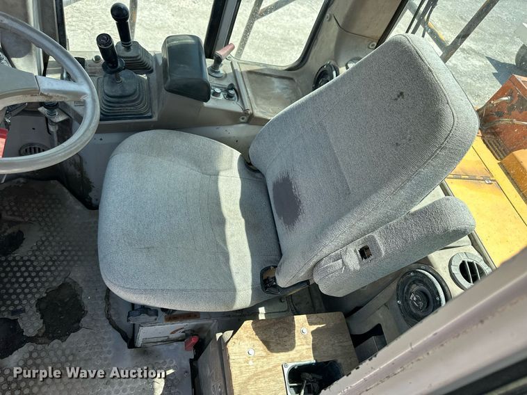 image for item NP9904 1993 Fiat-Hitachi FR160  wheel loader