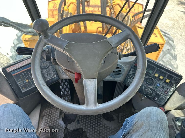 image for item NP9904 1993 Fiat-Hitachi FR160  wheel loader