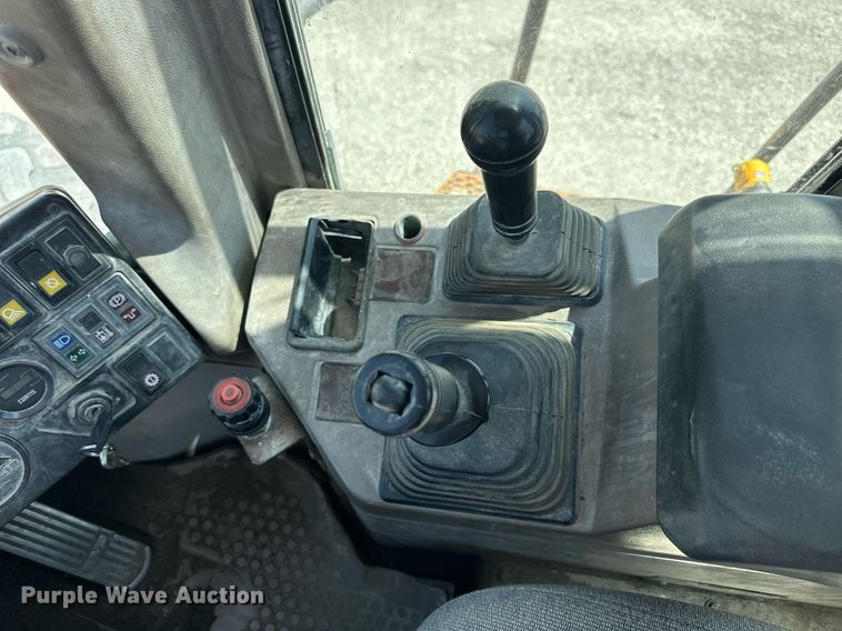 image for item NP9904 1993 Fiat-Hitachi FR160  wheel loader