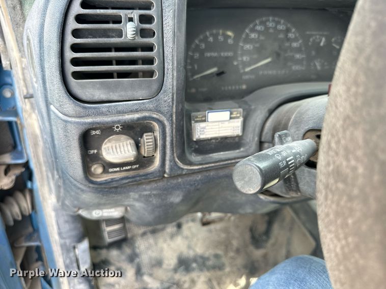 image for item NP9905 1996 Chevrolet K1500  pickup truck