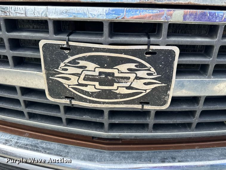 image for item NP9909 1992 Chevrolet K2500  pickup truck