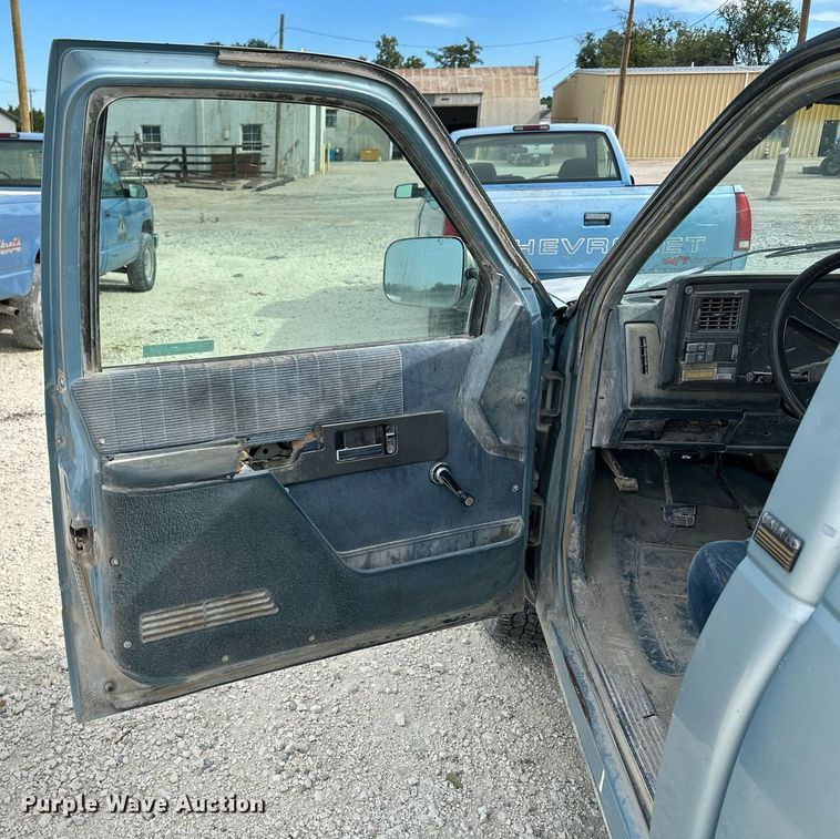 image for item NP9909 1992 Chevrolet K2500  pickup truck