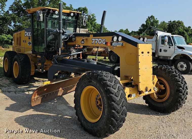 image for item NT9751 2012 John Deere 770G  motor grader