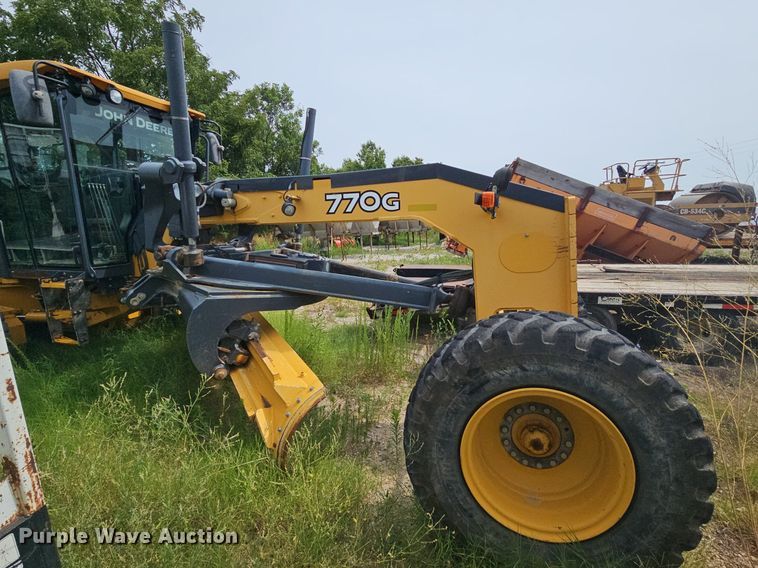 image for item NT9751 2012 John Deere 770G  motor grader