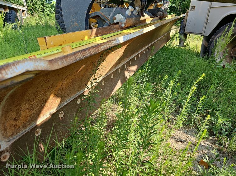 image for item NT9751 2012 John Deere 770G  motor grader