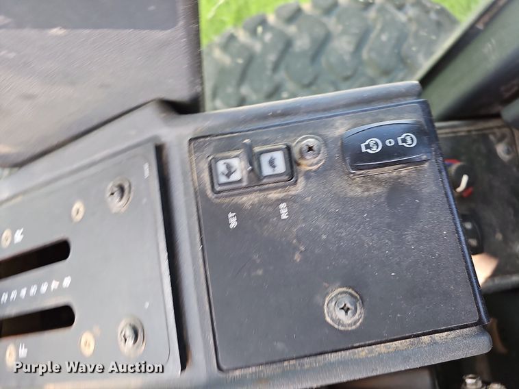 image for item NT9751 2012 John Deere 770G  motor grader