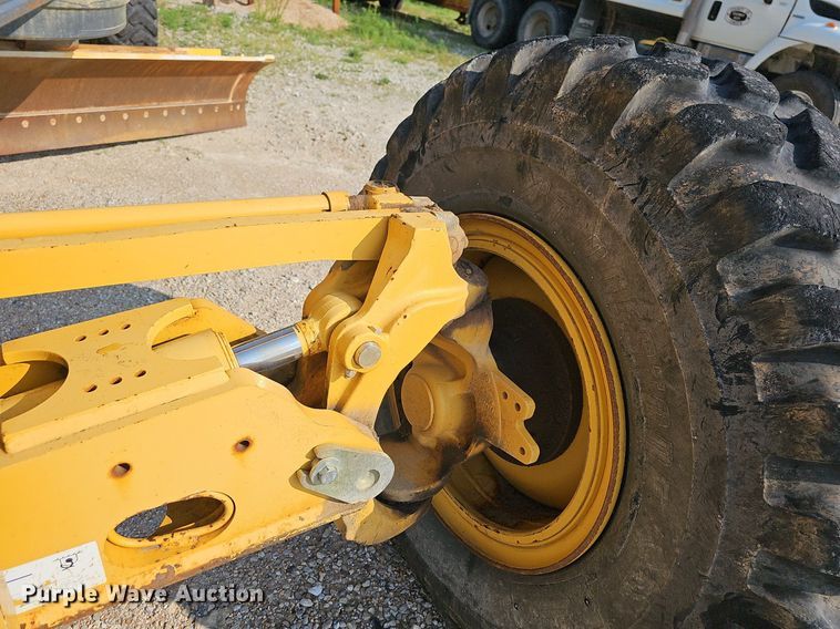 image for item NT9751 2012 John Deere 770G  motor grader