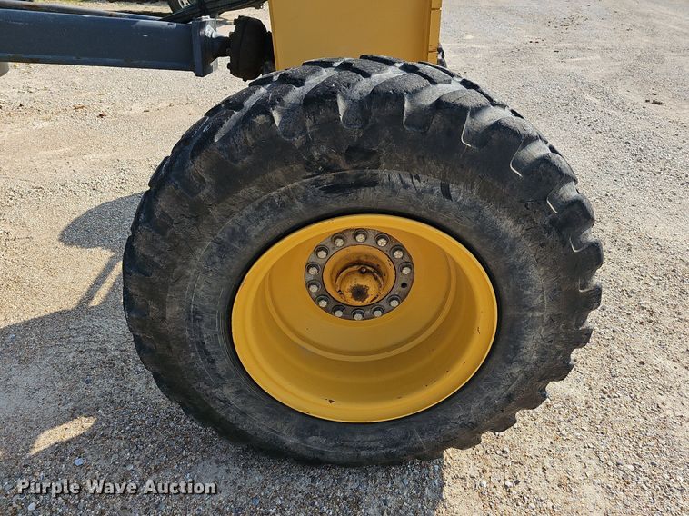 image for item NT9751 2012 John Deere 770G  motor grader