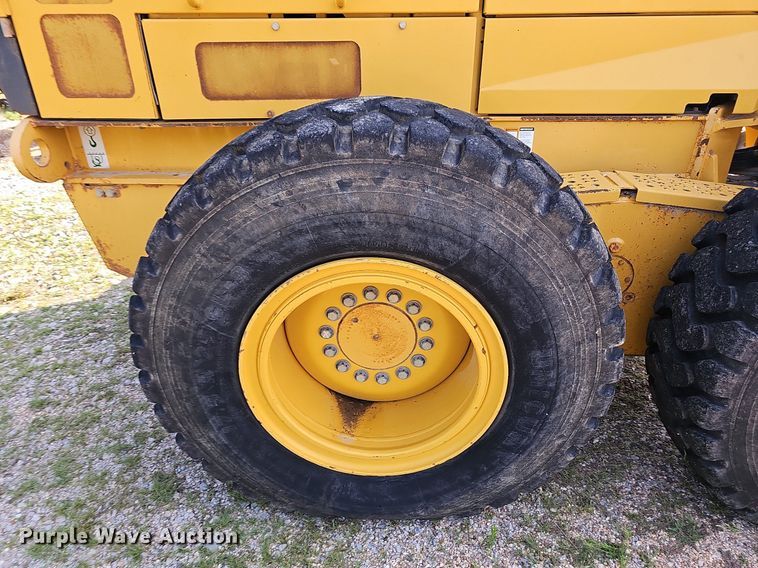 image for item NT9751 2012 John Deere 770G  motor grader