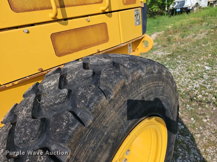 image for item NT9751 2012 John Deere 770G  motor grader