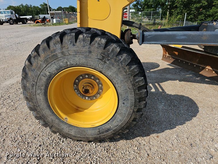 image for item NT9751 2012 John Deere 770G  motor grader