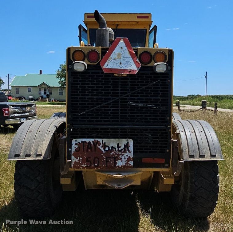 image for item NT9762 2001 John Deere 772CH  motor grader