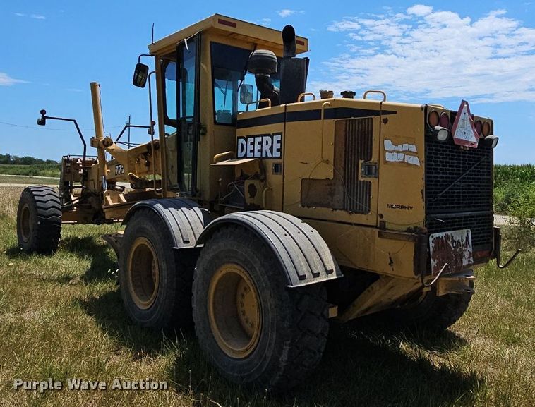image for item NT9762 2001 John Deere 772CH  motor grader