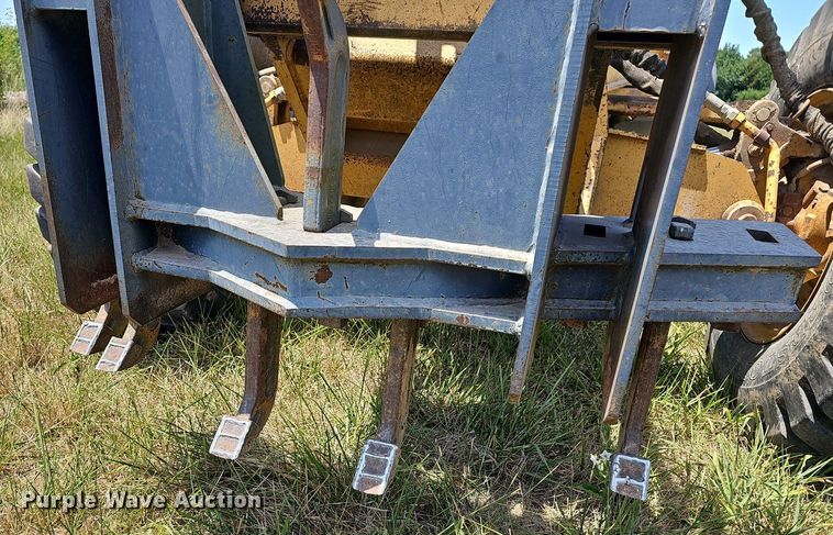 image for item NT9762 2001 John Deere 772CH  motor grader