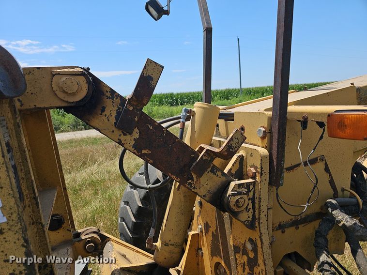 image for item NT9762 2001 John Deere 772CH  motor grader