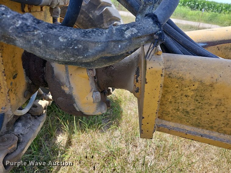 image for item NT9762 2001 John Deere 772CH  motor grader