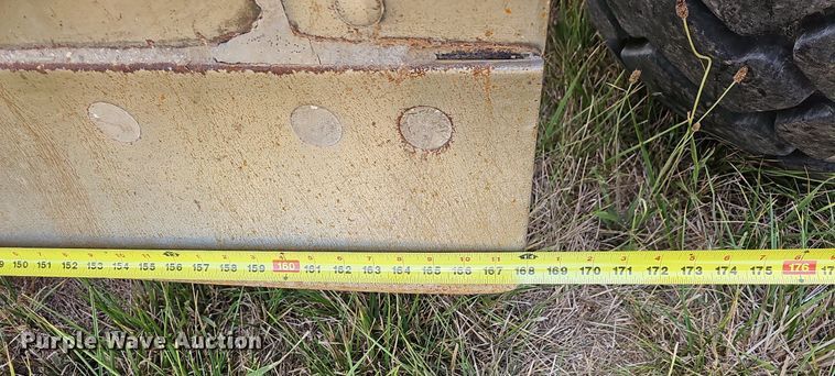 image for item NT9762 2001 John Deere 772CH  motor grader