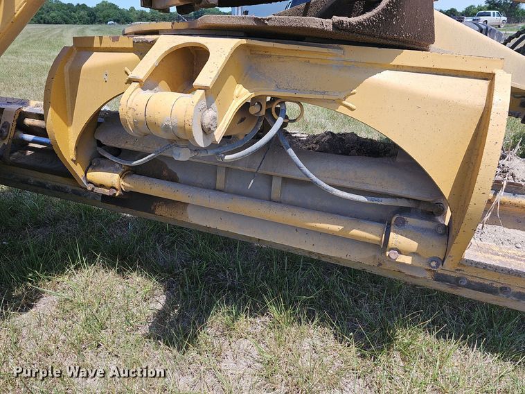 image for item NT9762 2001 John Deere 772CH  motor grader