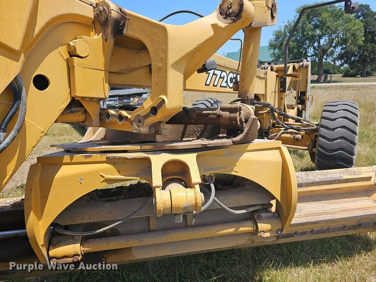 image for item NT9762 2001 John Deere 772CH  motor grader