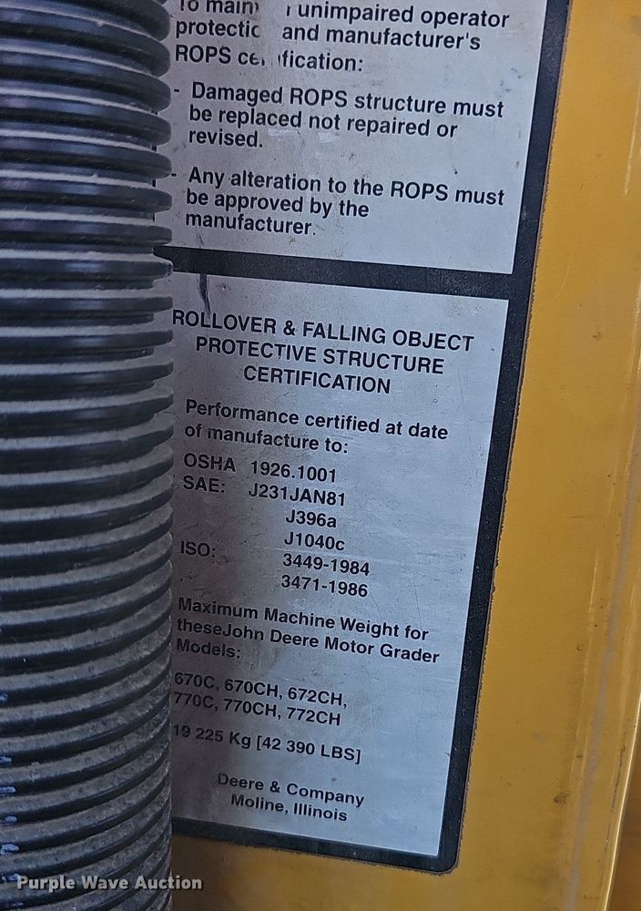 image for item NT9762 2001 John Deere 772CH  motor grader