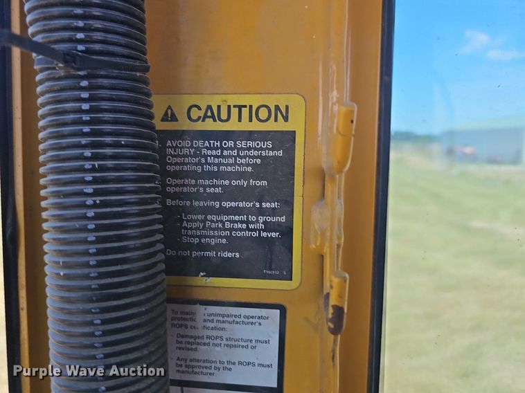 image for item NT9762 2001 John Deere 772CH  motor grader