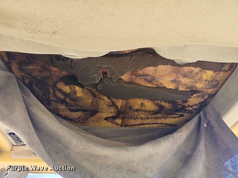 image for item NT9762 2001 John Deere 772CH  motor grader