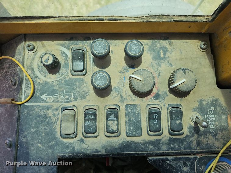 image for item NT9762 2001 John Deere 772CH  motor grader