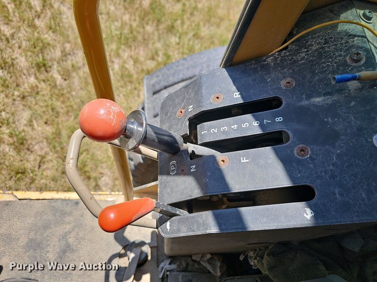 image for item NT9762 2001 John Deere 772CH  motor grader