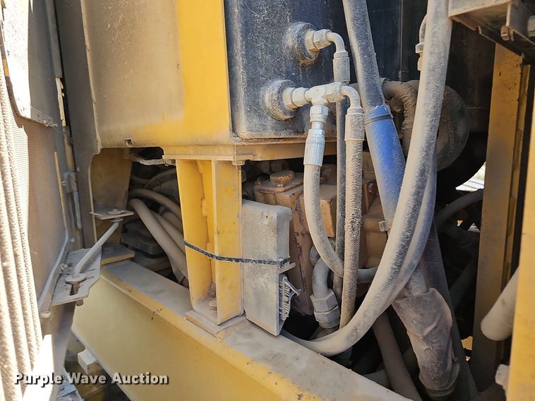 image for item NT9762 2001 John Deere 772CH  motor grader