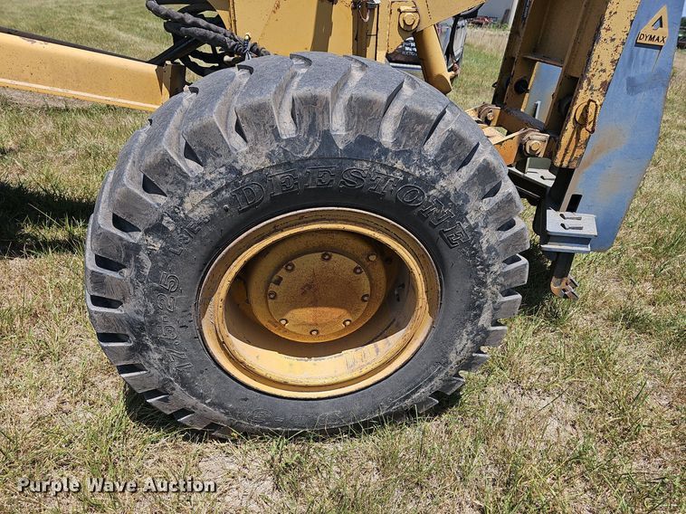 image for item NT9762 2001 John Deere 772CH  motor grader