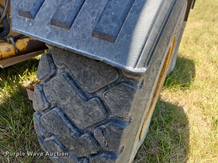 image for item NT9762 2001 John Deere 772CH  motor grader