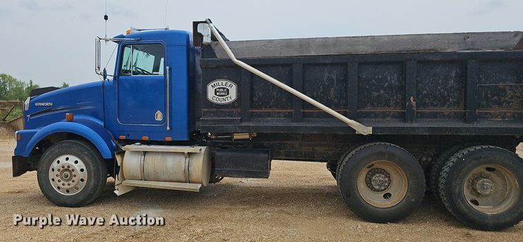 image for item NT9775 1987 Kenworth 800  dump truck