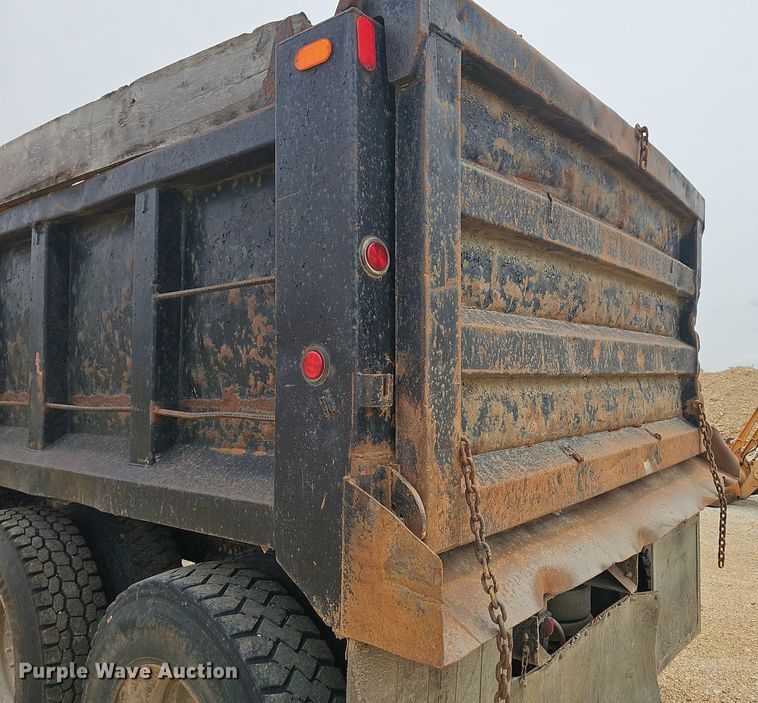 image for item NT9775 1987 Kenworth 800  dump truck