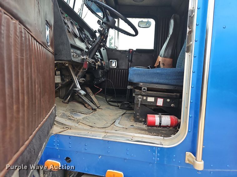 image for item NT9775 1987 Kenworth 800  dump truck