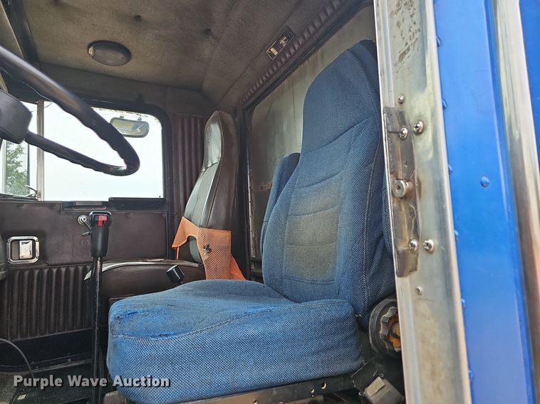 image for item NT9775 1987 Kenworth 800  dump truck