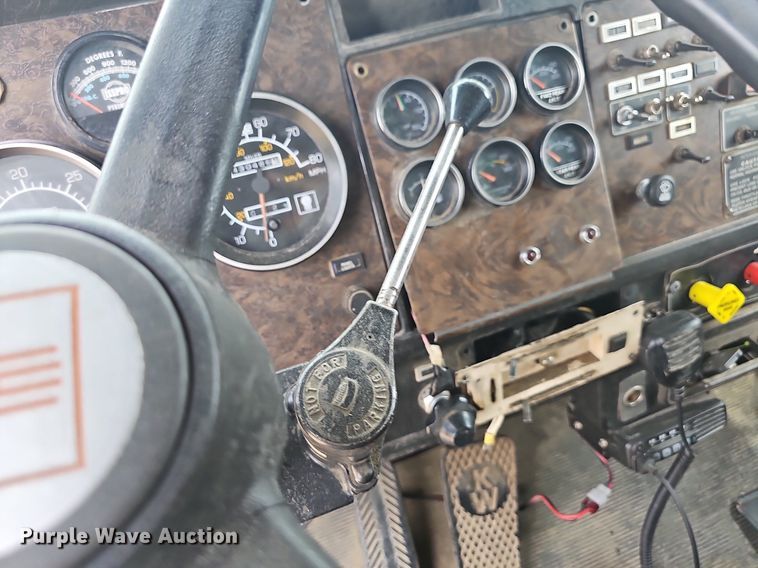 image for item NT9775 1987 Kenworth 800  dump truck