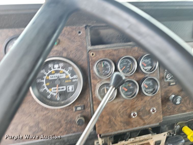 image for item NT9775 1987 Kenworth 800  dump truck